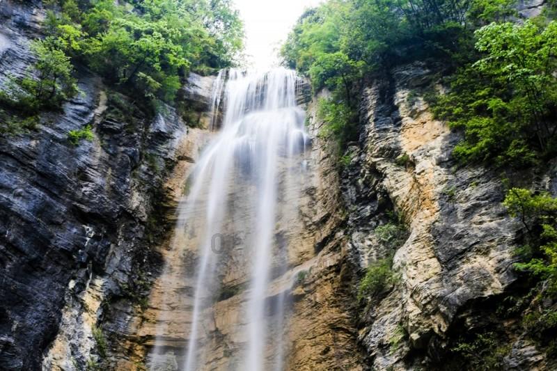 逃离绿色山谷