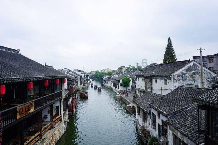 风情绰约，罗莎卡拉乔洛写真赏：仿佛奥黛丽赫本的人间极品魅影！
